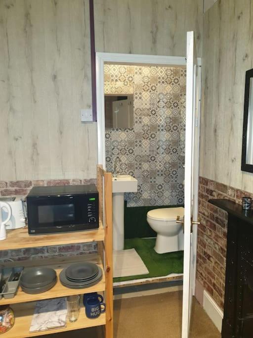 Spacious Bedroom With Private Bathroom. Abbey Wood Exterior foto